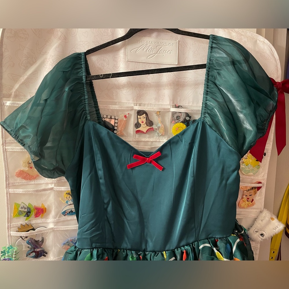 💚PRICE FIRM💚Unique Vintage Light Up
Christmas Lights Print
Sweetheart Dress - Picture 4 of 10